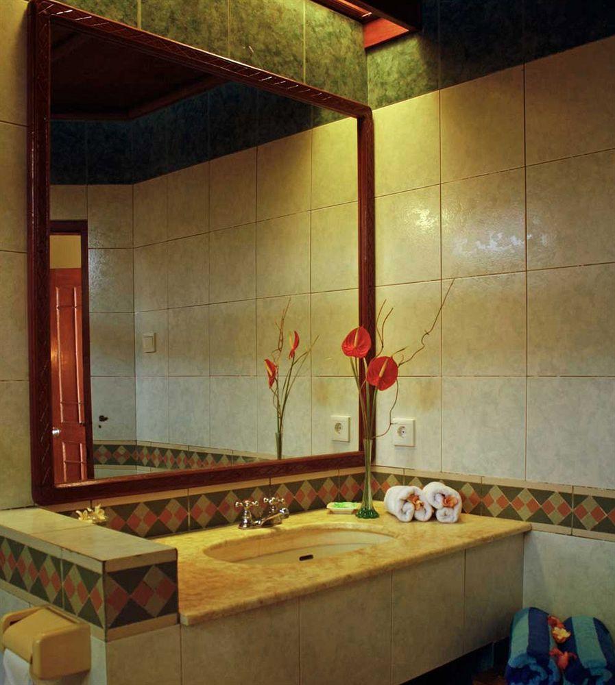 The Natia, A Seaside Hotel Candi Dasa  Ngoại thất bức ảnh
